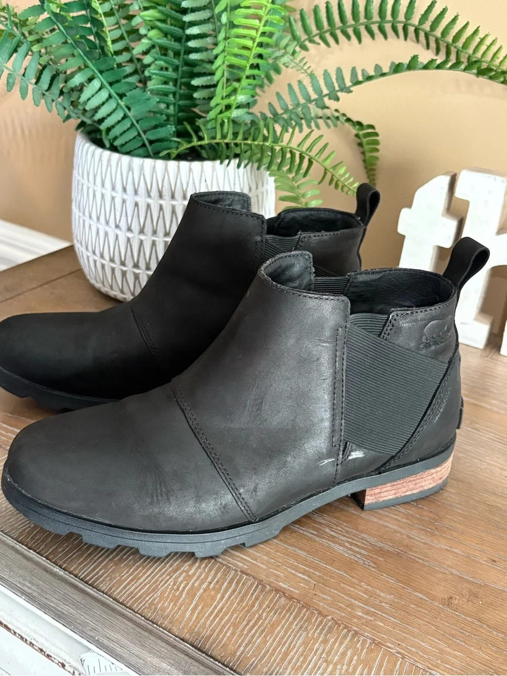 SOREL Emelie Chelsea Waterproof Boots Sz 9.5 Black Leather